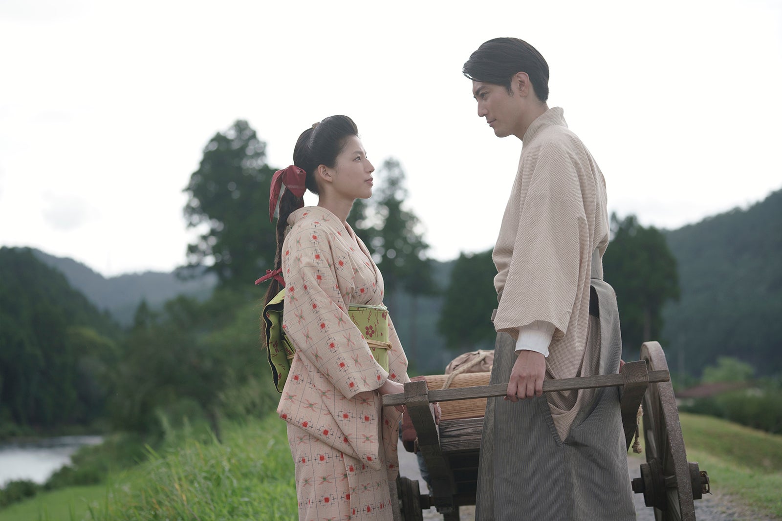 石井杏奈、初共演・間宮祥太朗との撮影裏話 見つめ合う2ショット初解禁＜破戒＞