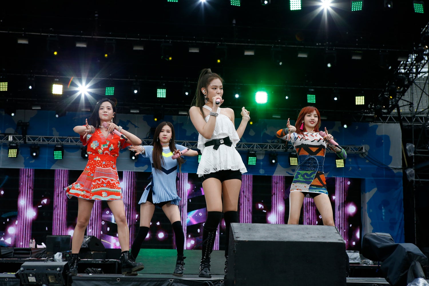 （画像提供：avex）