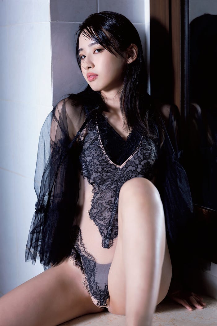 『沖 侑果2nd写真集 遊泳解禁』より(C)KADOKAWA(C)DEEP SKILL PHOTO/田中智久