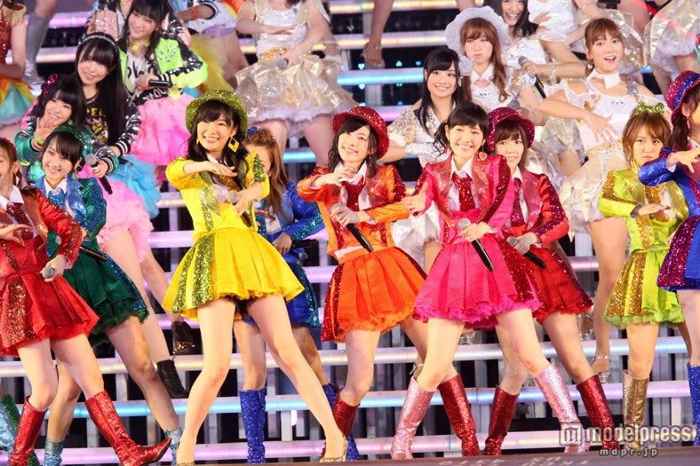 AKB48、初の5大ドームツアー開幕 新ユニット発表も＜福岡公演1日目