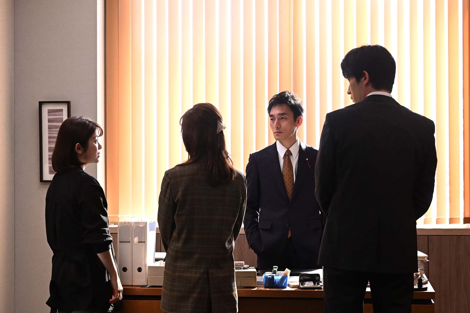 草なぎ剛ら 「罠の戦争」第7話より（C）カンテレ