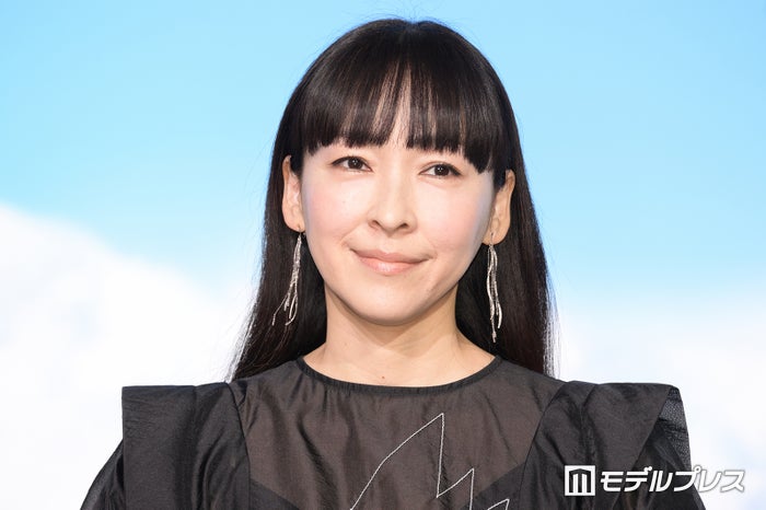 麻生久美子、夫撮影バースデーショット＆息子からの“手書き”メッセージに反響「貴重すぎる」マネージャーが公開