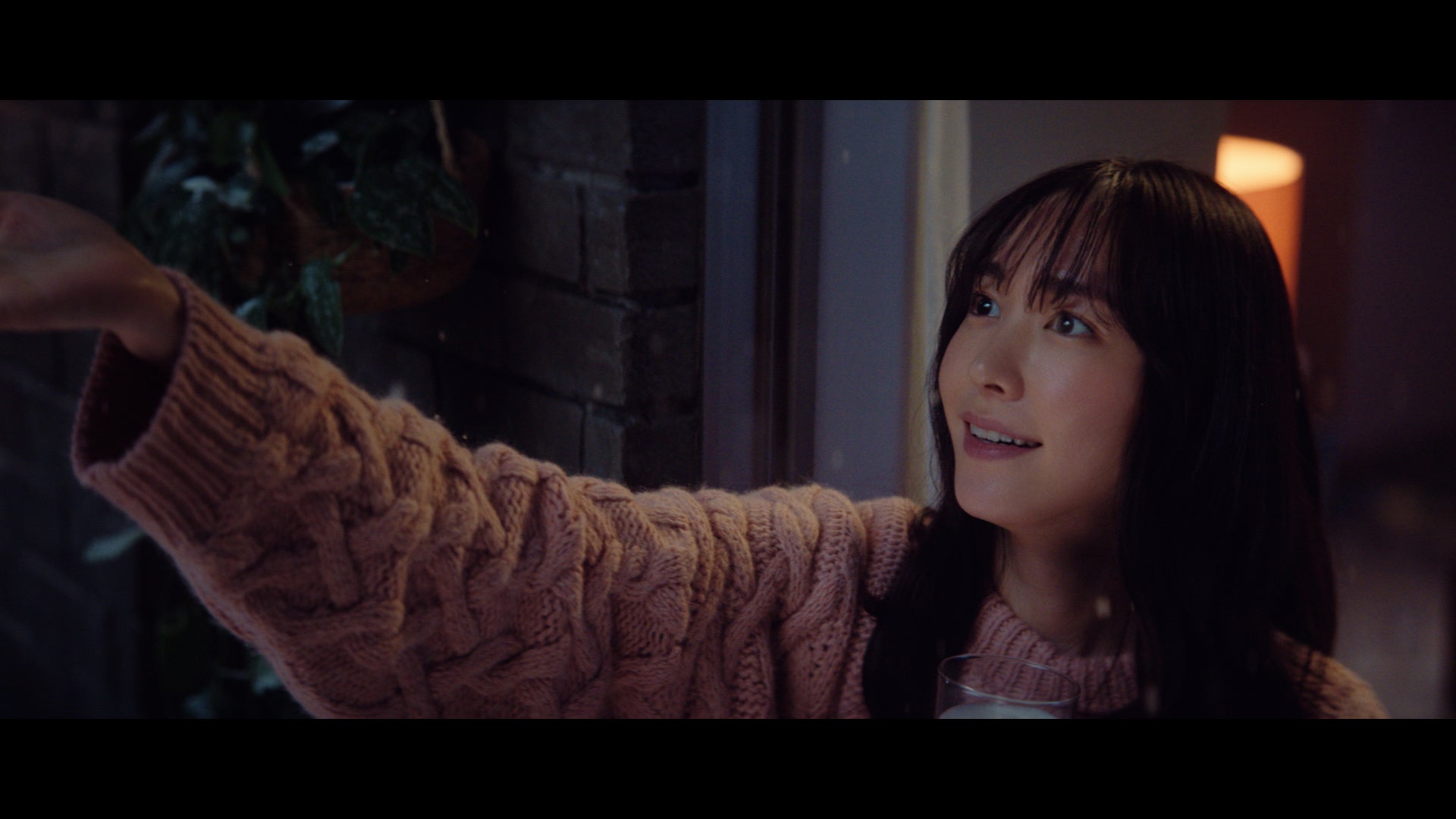 新垣結衣新CM「2022年もおつかれ生です」篇より（提供写真）