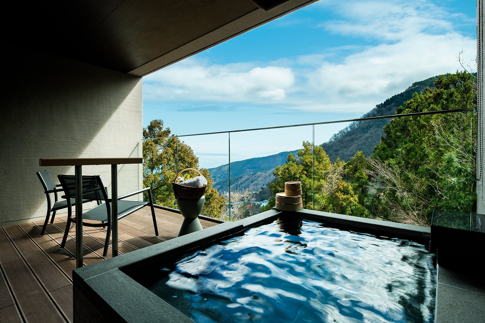 客室露天風呂／画像提供：オリックス