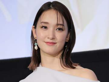 34歳でも違和感なし 剛力彩芽がJK制服姿を披露 何歳までいける？ネットも「バリかわいい」【いろはの恋】