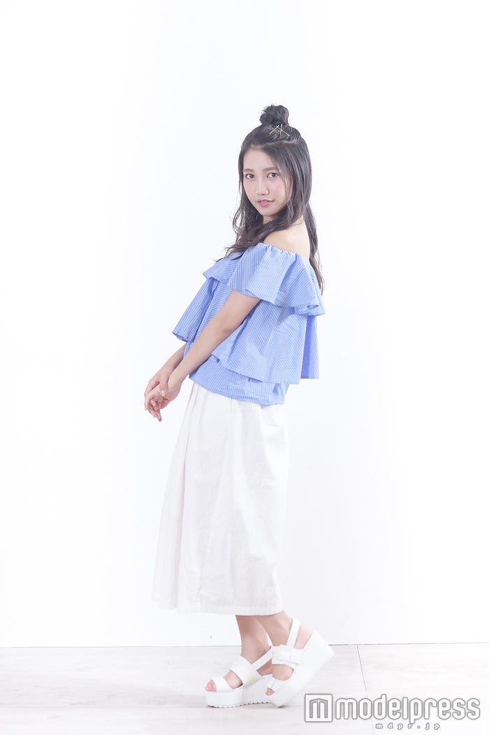 絶妙な肌見せが胸キュンポイント(C)モデルプレス