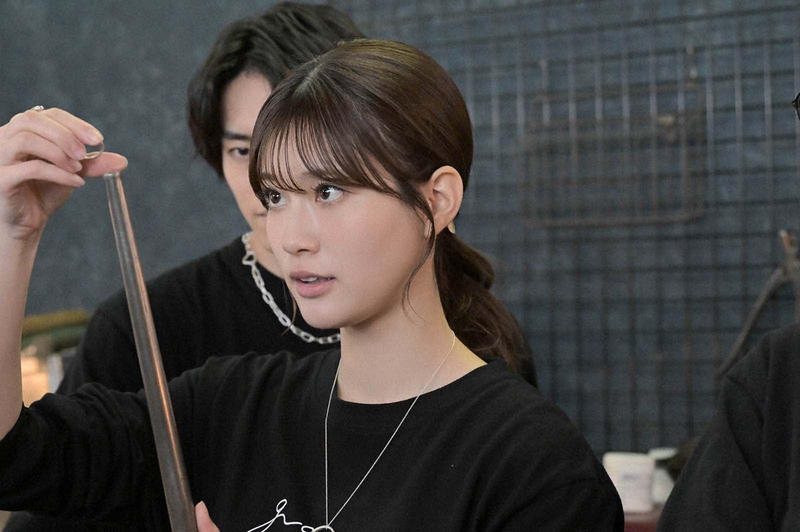 生見愛瑠「くるり～誰が私と恋をした？～」第3話より（C）TBS