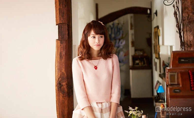 パステルピンクのガーリーな衣装／（C）2015『恋する◆ヴァンパイア』 フィルムパートナーズ