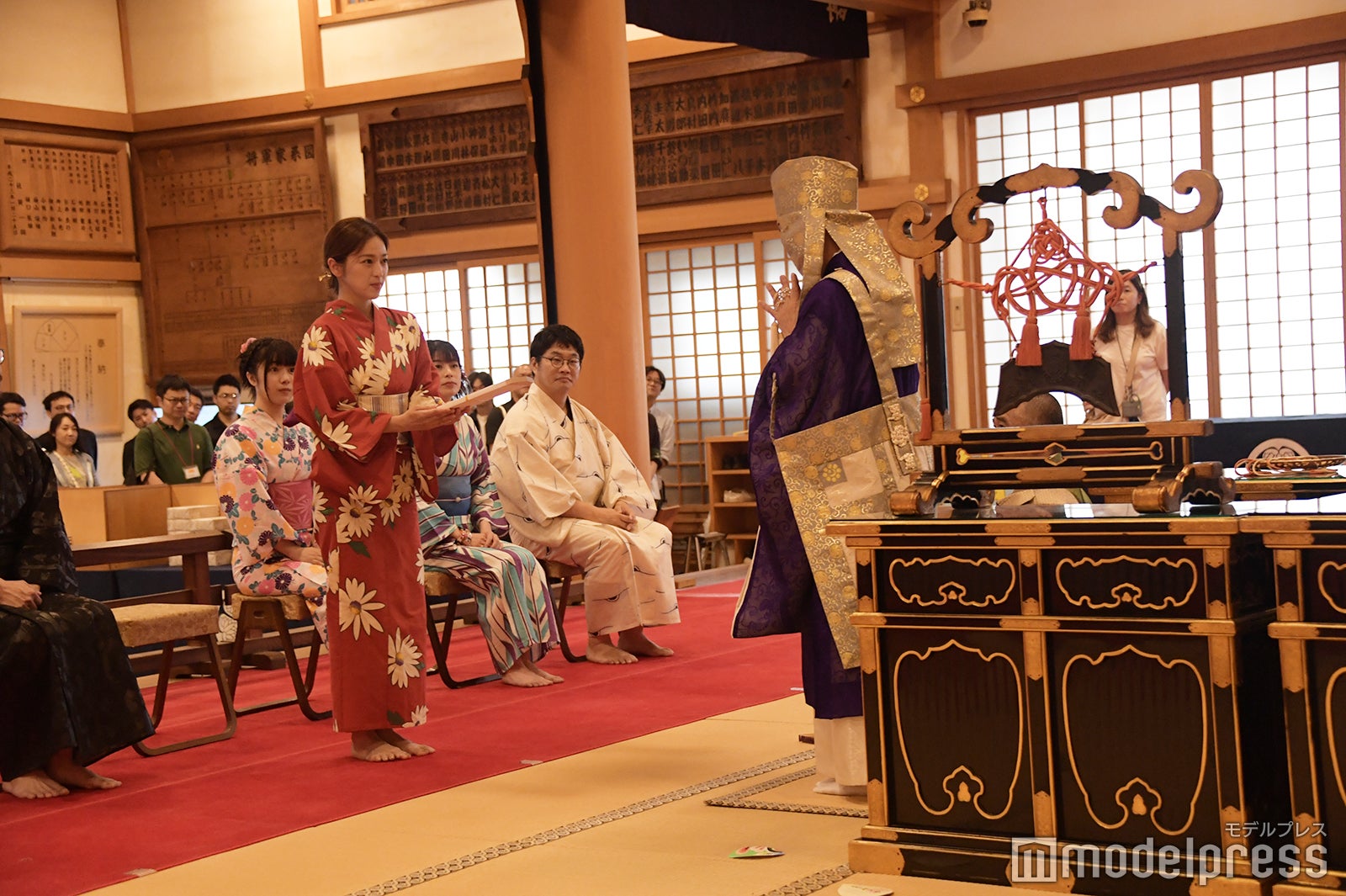 ヒット祈願をした中村アンら（C）モデルプレス