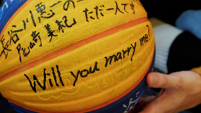 長谷川惠一が想いを書いていったバスケットボール「バチェロレッテ・ジャパン」シーズン9(C) 2022 Warner Bros. International Television Production Limited