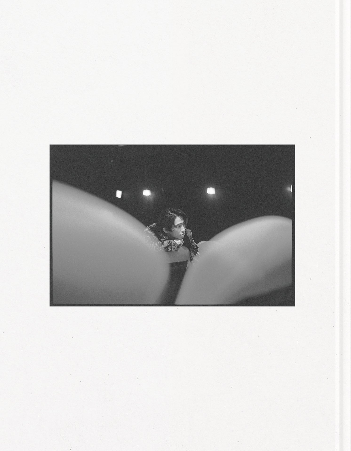 三宅健「THE iDOL 三宅 健 写真集」より（提供写真）