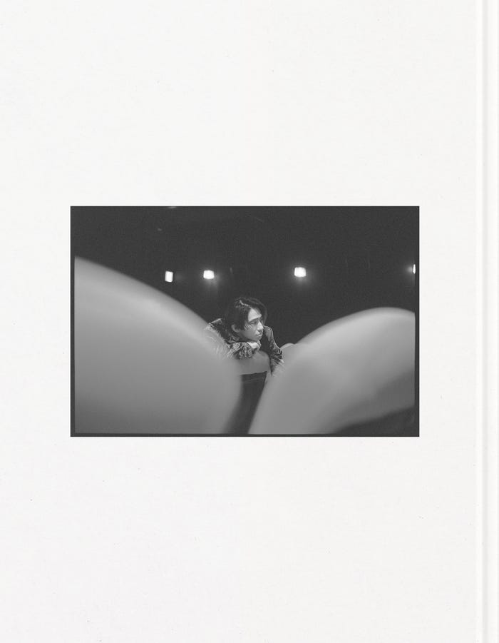 三宅健「THE iDOL 三宅 健 写真集」より(提供写真)