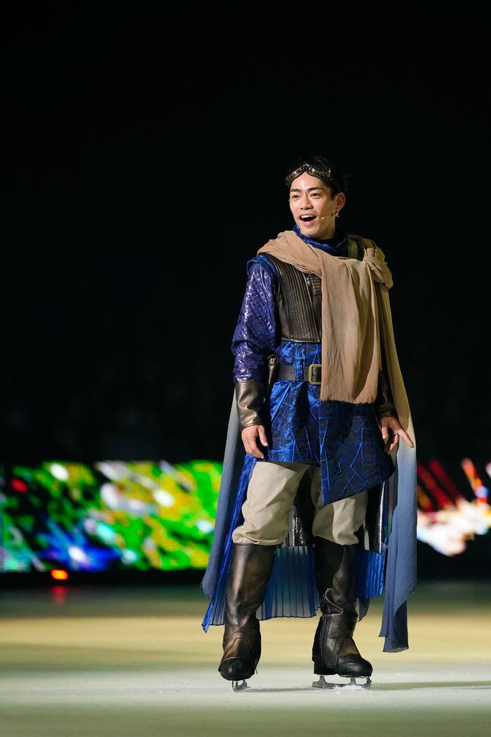 高橋大輔(C)「氷艶 hyoen2024 -十字星 のキセキ -」より