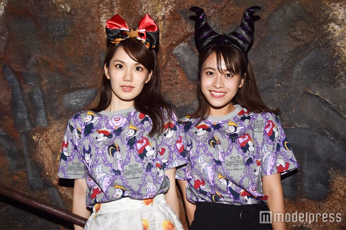 TシャツSサイズ(各¥2,600)/(C)モデルプレス/モデル:(左から)松田佳奈子、山本沙樹(C)モデルプレス(C)Disney