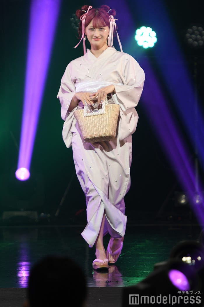 しなこ(C)モデルプレス