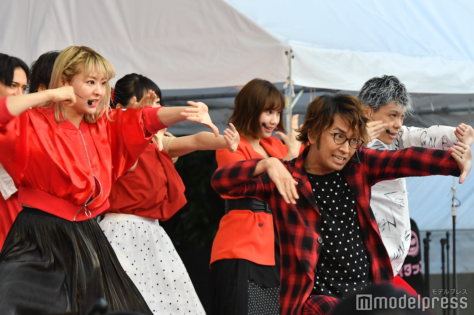 吉本坂46・RED（C）モデルプレス