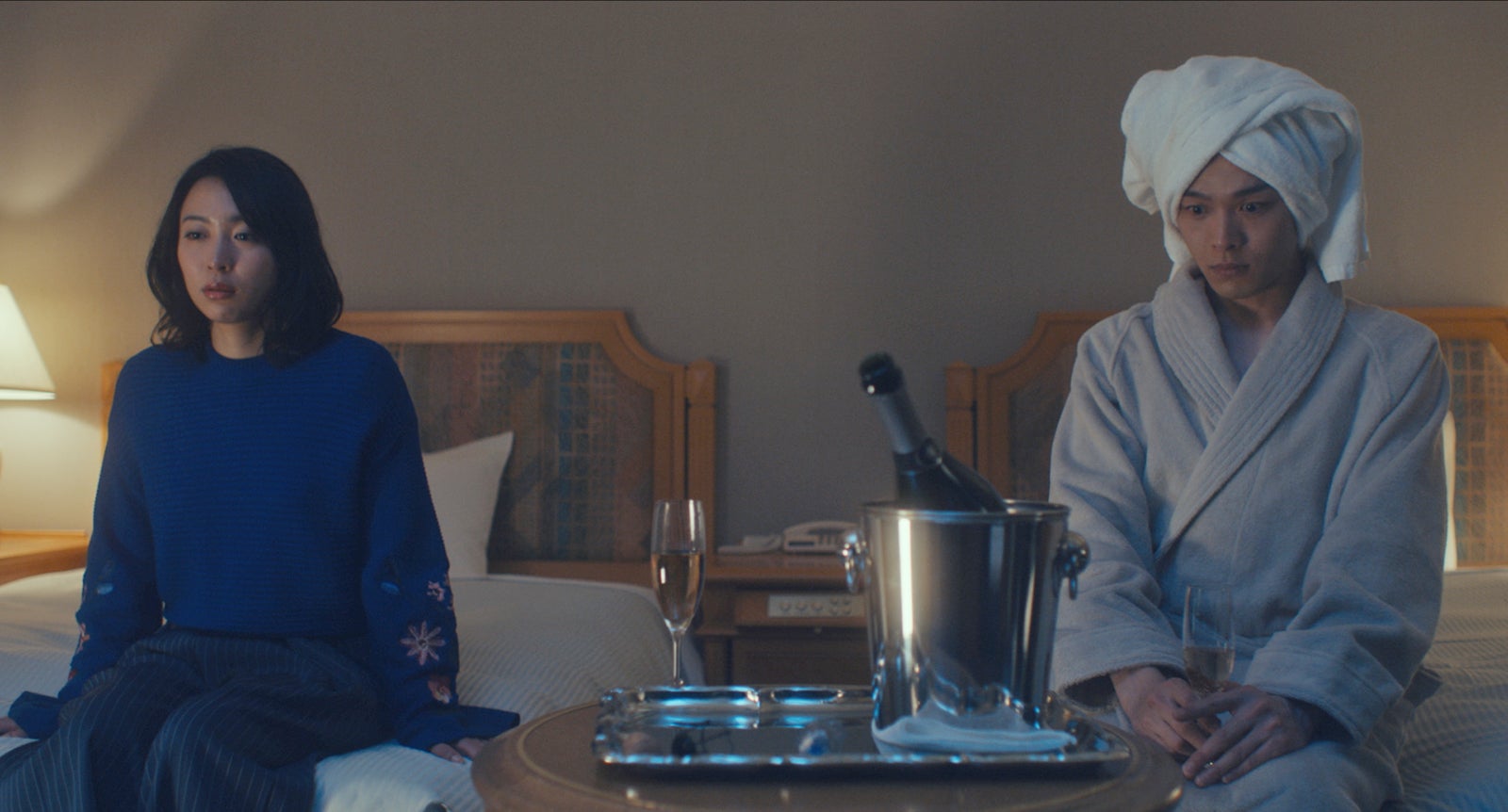 黒川芽以、中村倫也（C）2018吉本興業