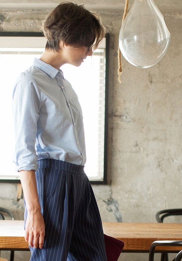 ピンストライプテーパードパンツ「STYLEST」3,200円(税込)/画像提供:STYLEST