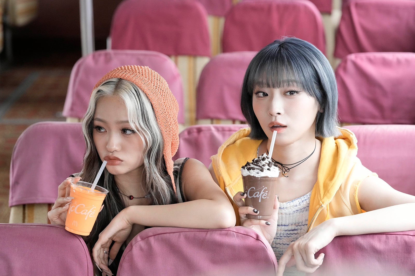 HANA・JISOO＆YURI、マクドナルドCM初登場 レトロでエモい休日をのぞき見？お互いに“甘くなる瞬間”明かす