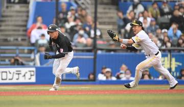 ロッテ痛恨 まさかの併殺で試合終了 九回1死一、三塁、セーフティスクイズ敢行も捕ゴロで2者アウト サブロー監督も呆然