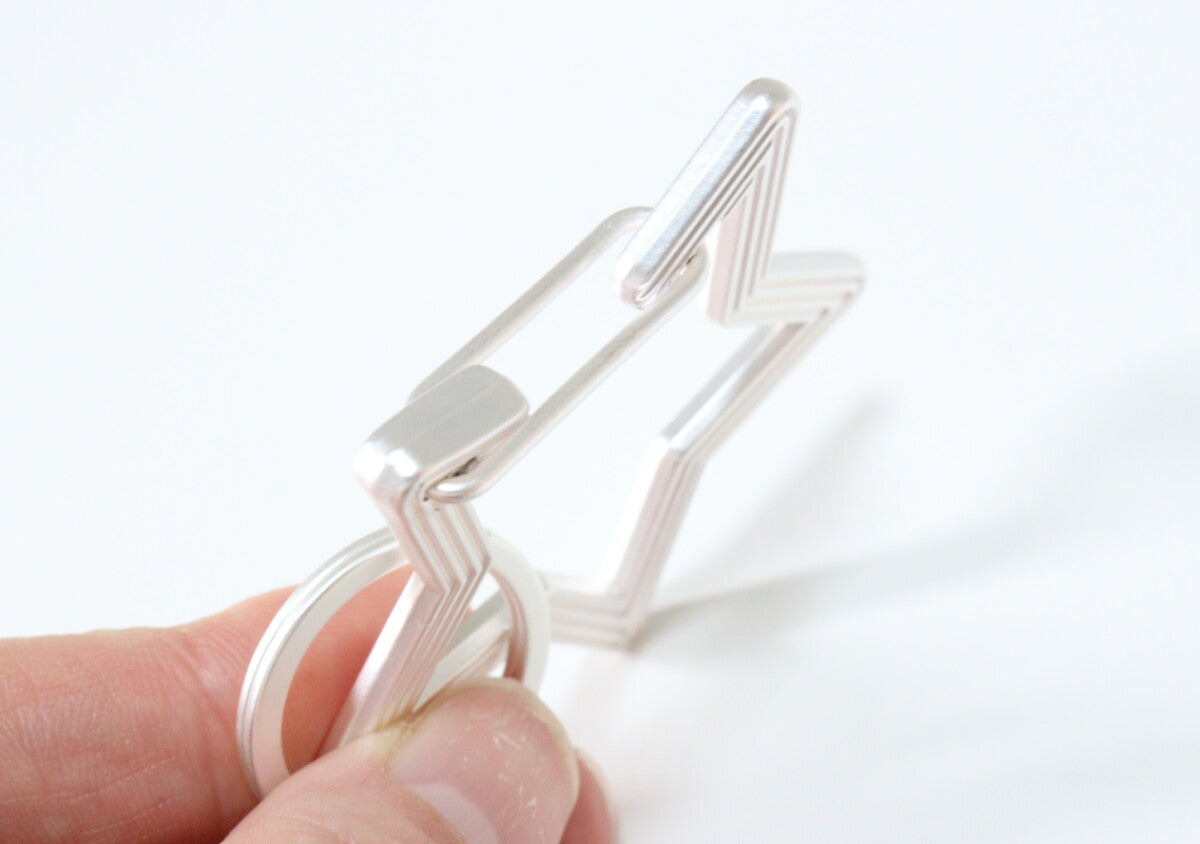 100均で見つけて震えたわ…「専門店の商品じゃん…」2000円してもおかしくないカラビナ