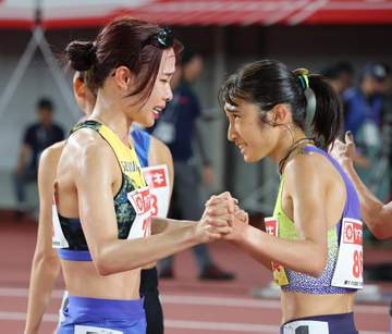 涙の大逆転V直後 山本有真を祝福した田中希実 感動を呼んだワンシーン 昨年の東京世界陸上で山本が「ここにいるのは田中さんのおかげ」
