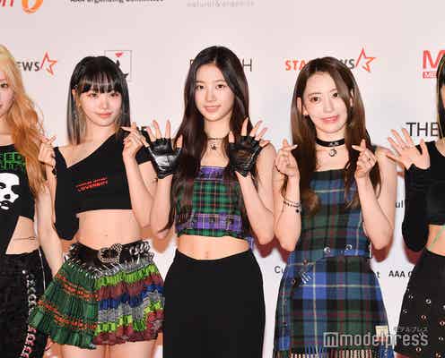 LE SSERAFIM、Y2Kファッションで堂々登場 圧巻スタイル際立つ<2022 Asia Artist Awards>