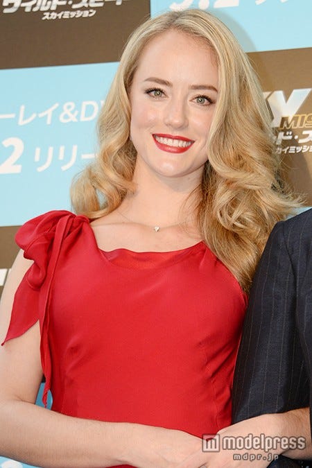 “美人妻”ローレン・マイコラス、芸能界での野望を明かす【モデルプレス】
