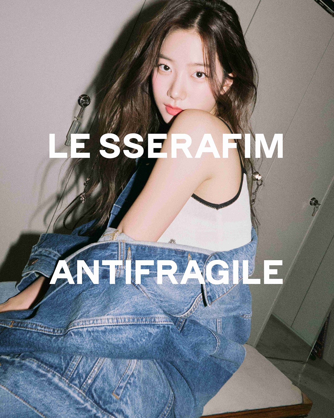 LE SSERAFIM、初カムバ曲第3のコンセプト写真公開 天井ミラーを