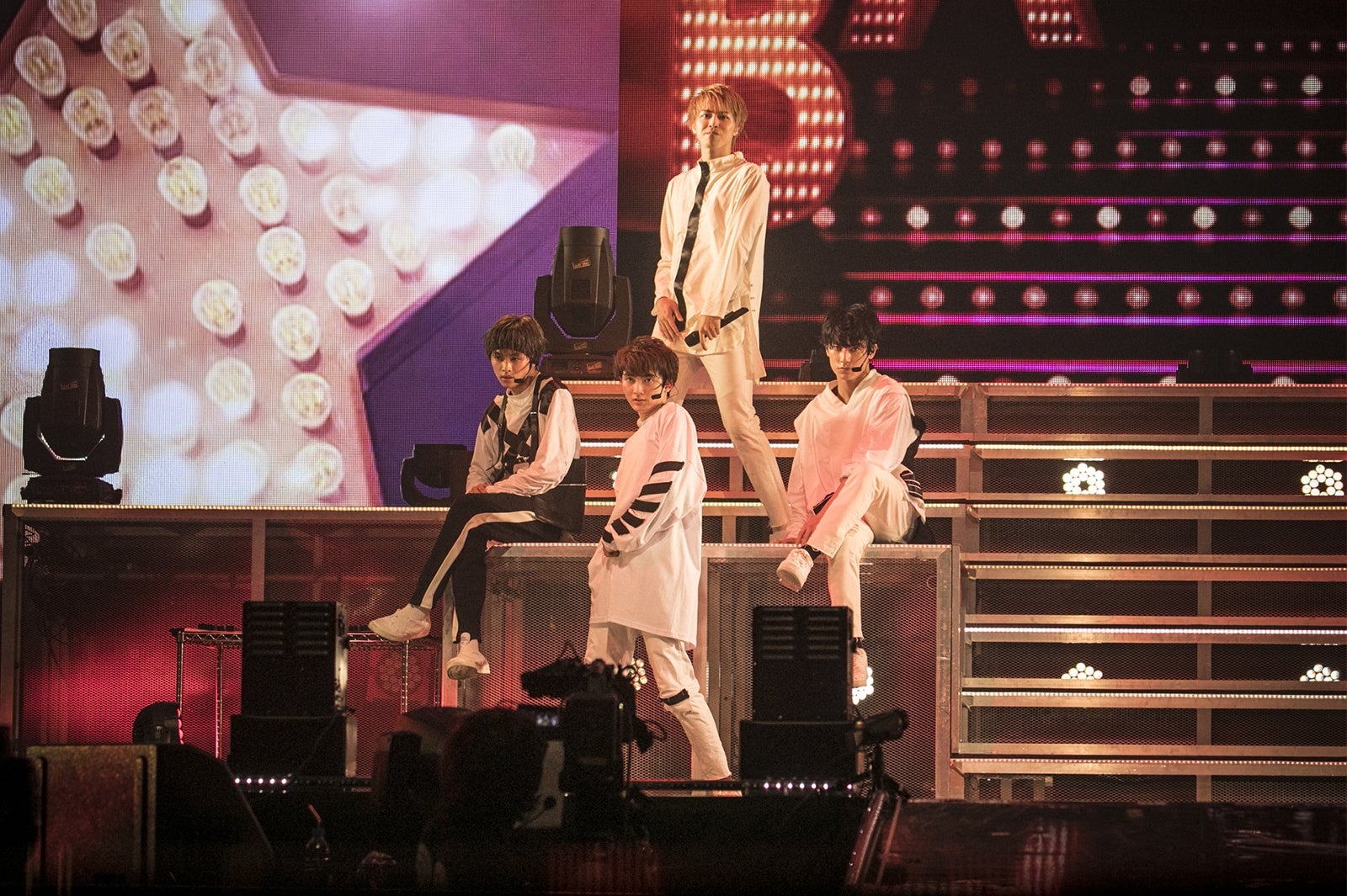 超特急／日本武道館公演より（写真提供：スターダストレコーズ）