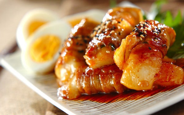 韓国風の特製ダレが見事にマッチ、ピリ辛「肉巻き餅」