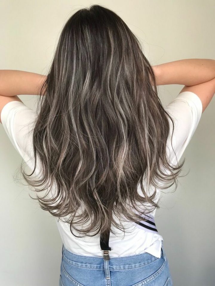 おしゃれな ロング メッシュ のヘアカタログ 印象がグッと変わる人気スタイル モデルプレス おしゃれな ロング メッシュ のヘアカタログ 印象がグッと変わる人気スタイル モデルプレス