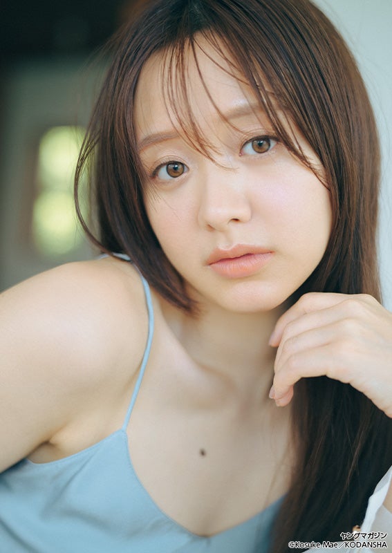 森香澄、美肌輝くキャミ姿で魅了「ヤンマガ」初登場