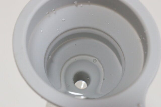 ダイソー シリコーン折りたたみジョウゴ ダイソーのペットボトルにフィットするシリコーン折りたたみジョウゴ