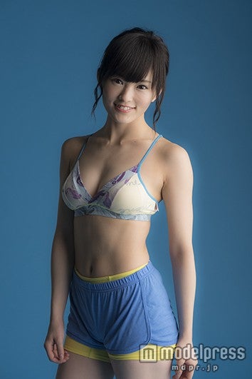 Nmb48山本彩 美ボディあらわな ガチ 腹筋トレーニング公開 モデルプレス