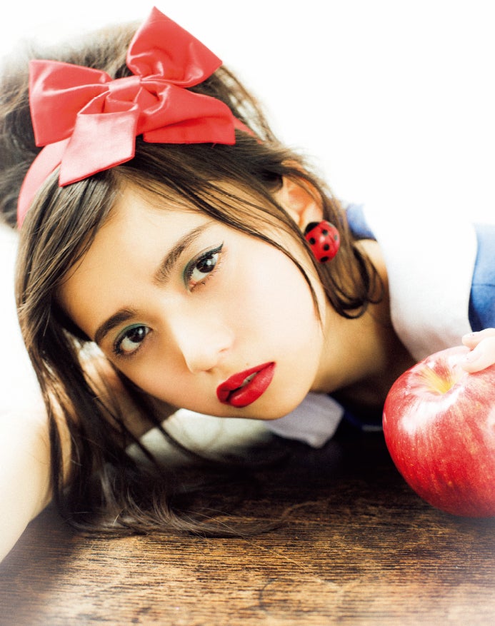 乃木坂46齋藤飛鳥、美し過ぎる“ガチ白雪姫”になりきり