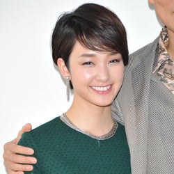 剛力彩芽「素敵」「こんなに色気が…」共演者から次々称賛