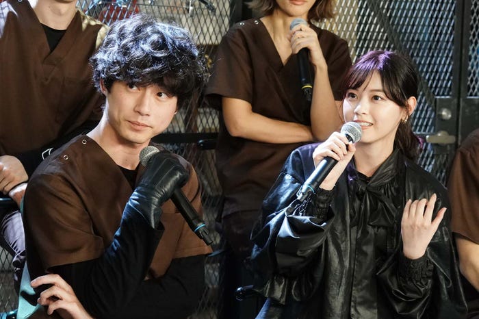 坂口健太郎、西野七瀬(C)日本テレビ