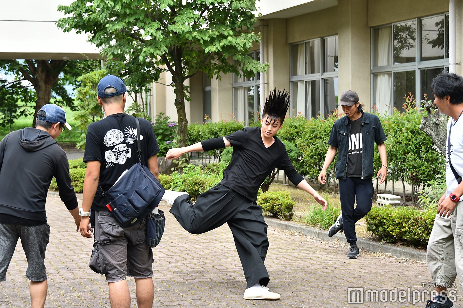 動きを入念にチェック（C）モデルプレス