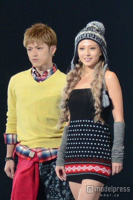ファッションショーに登場したAAA（末吉秀太、伊藤千晃）
