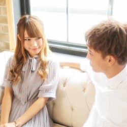 もー、こっち向いてよバカ!「スマホに夢中な彼」に構ってもらう方法・3選