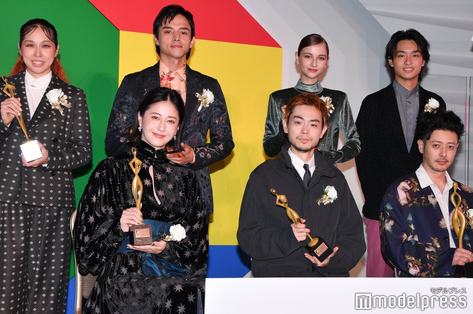 「東京ドラマアウォード2022」授賞式（後列左から）AI、満島真之介、嵐莉菜、奥平大兼（前列左から）松本若菜、菅田将暉、オダギリジョー （C）モデルプレス