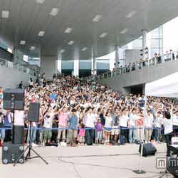 ダイバーシティ東京で行われたフリーライブの様子