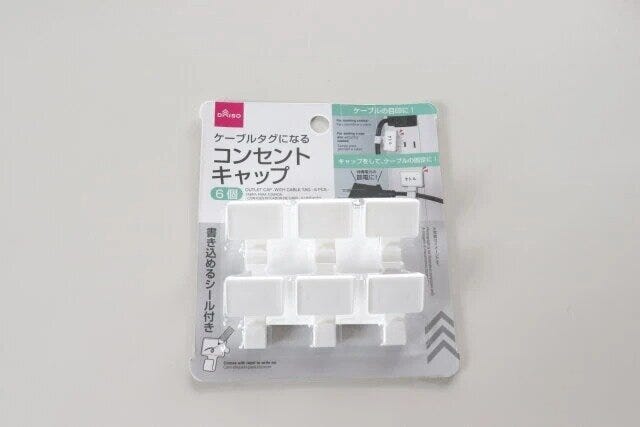 ダイソー　コンセントキャップ（ケーブルタグ付、6個）　パッケージ