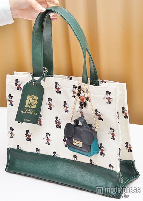 トートバッグ&ラゲッジタグにはバッグアクセサリーを付けられる