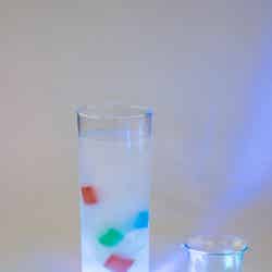 キラキラと光るまるでネオン!イカたちのネオンサイダー¥680(C)Universal Studios TM&(C)Universal Studios