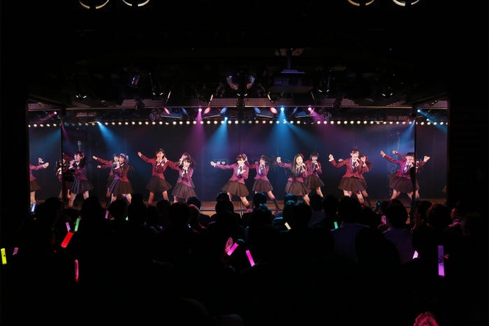 16期生による「会いたかった」(C)AKS