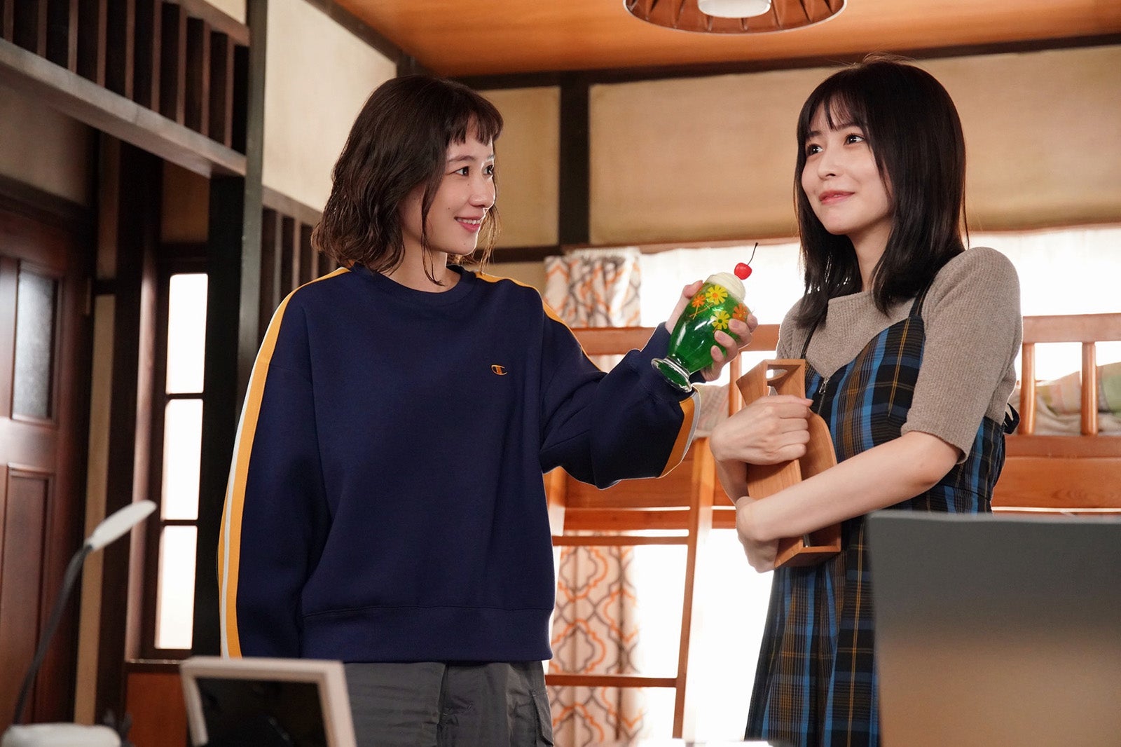 堀田真由、長濱ねる「若草物語―恋する姉妹と恋せぬ私―」第2話（C）日本テレビ