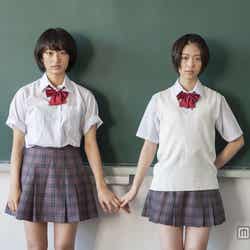 映画「スクールガール・コンプレックス~放送部篇~」に出演する森川葵(右)と門脇麦(左)/(C)S・D・P/2013「SGC」運営委員会