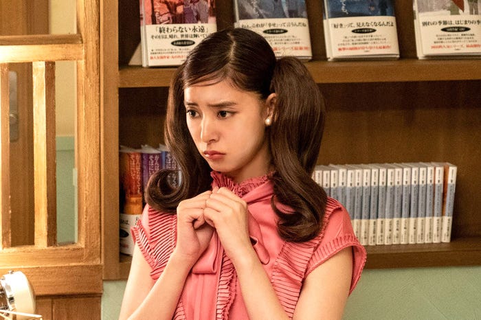 “見通し甘いユリカ”の新木優子/「モトカレマニア」より(C)フジテレビ